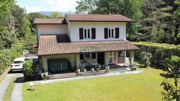 casa indipendente in vendita a Massa in zona Poveromo