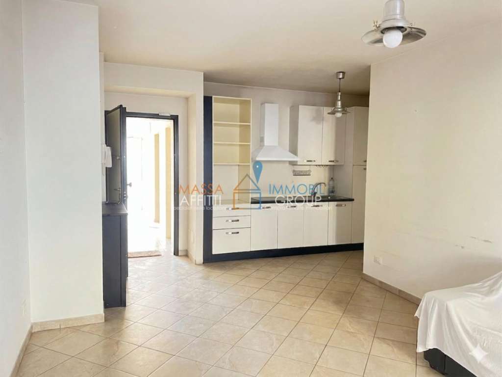 appartamento in vendita a Massa in zona Marina di Massa
