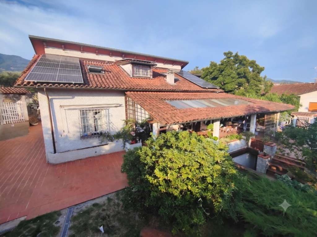 casa indipendente in vendita a Massa in zona Centro Storico