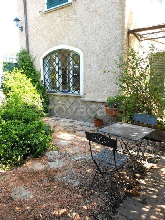 casa indipendente in vendita a Massa in zona Quercioli