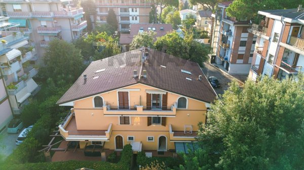 casa indipendente in vendita a Massa in zona Marina di Massa