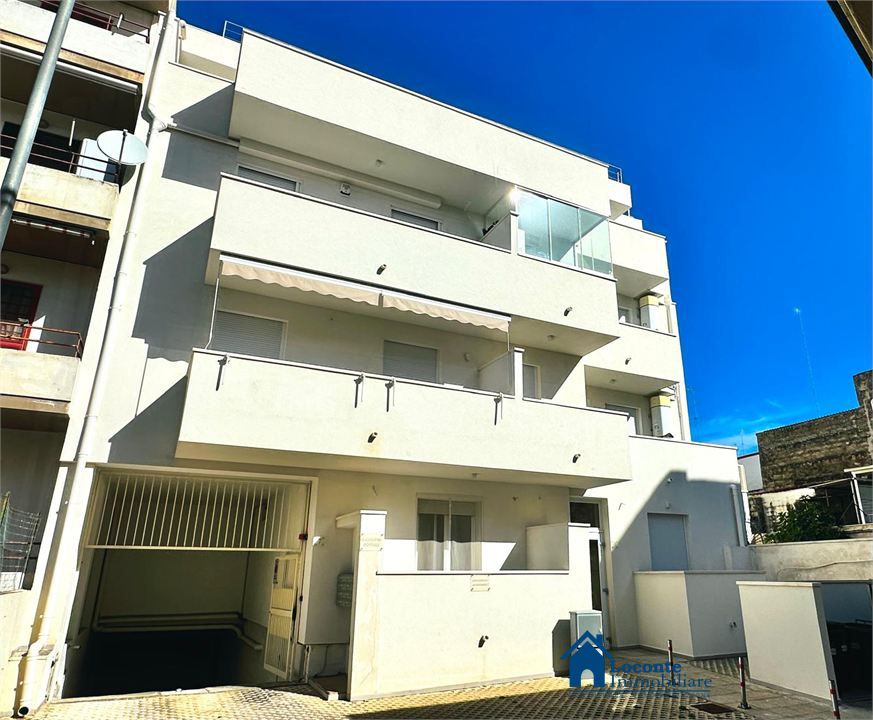 casa indipendente in vendita a Massa in zona Marina di Massa