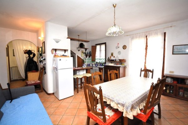 appartamento in vendita a Montignoso in zona Renella