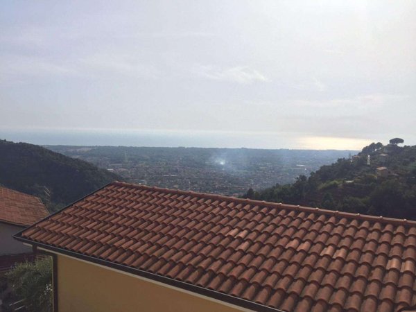 casa indipendente in vendita a Montignoso in zona Serra