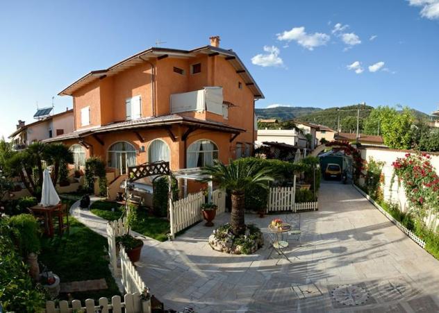 casa indipendente in vendita a Montignoso in zona Cervaiolo