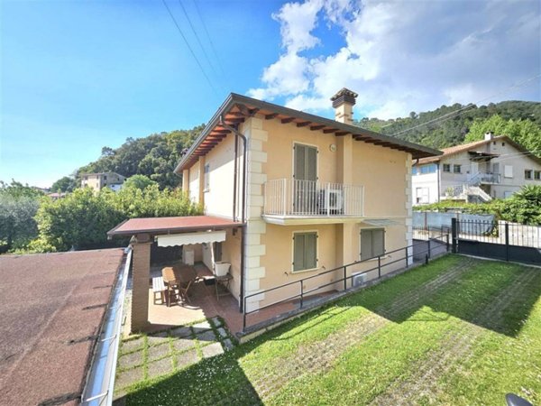 casa indipendente in vendita a Montignoso in zona Palatina