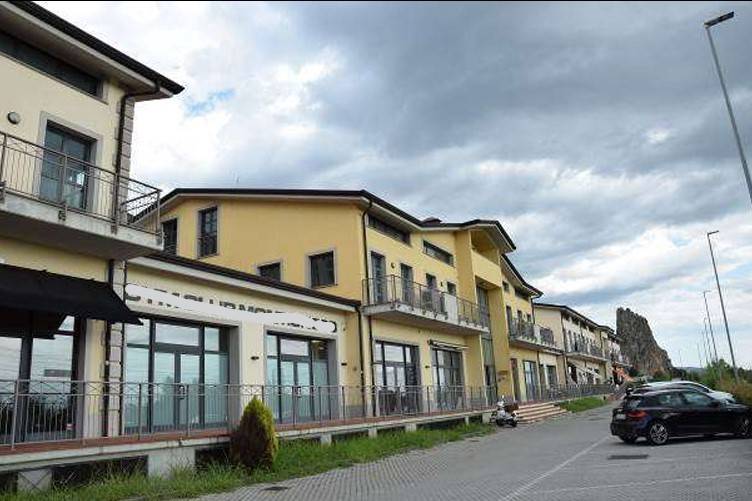 negozio in vendita a Montignoso