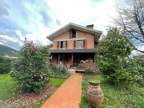 casa indipendente in vendita a Montignoso in zona Renella