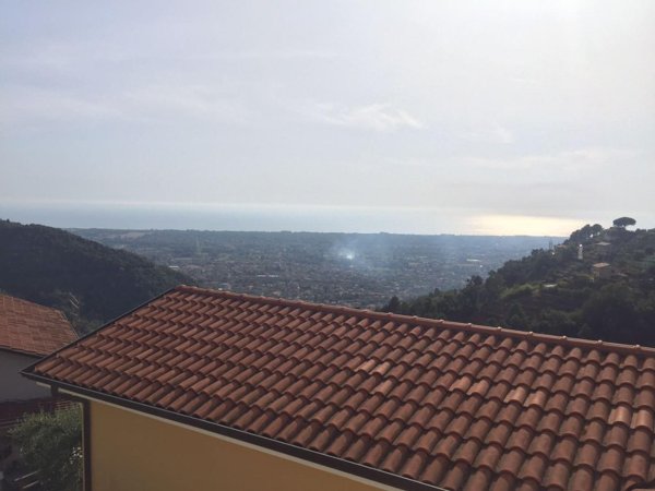 casa indipendente in vendita a Montignoso in zona Serra