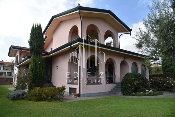 casa indipendente in vendita a Montignoso in zona Renella