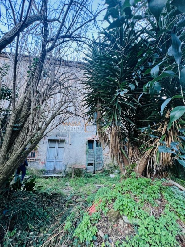 casa indipendente in vendita a Montignoso
