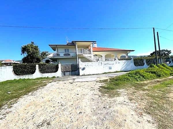 casa indipendente in vendita a Montignoso in zona Cervaiolo
