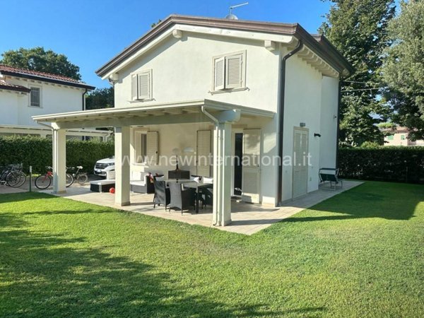 casa indipendente in vendita a Montignoso in zona Cinquale