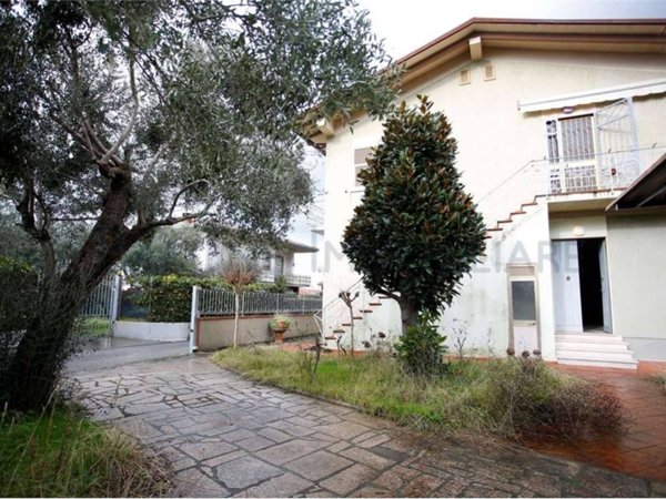 appartamento in vendita a Montignoso in zona Capanne