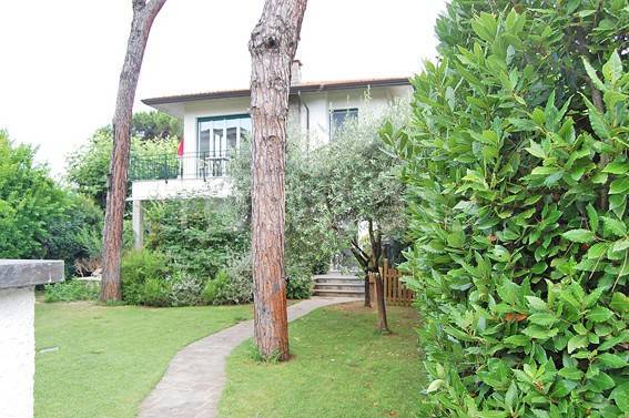 casa indipendente in vendita a Montignoso in zona Cinquale