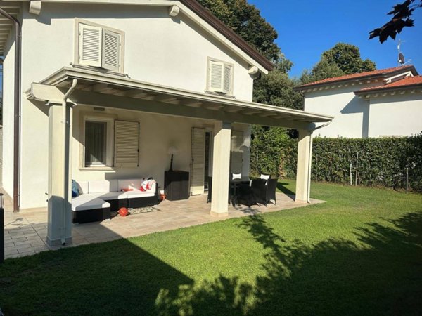 casa indipendente in vendita a Montignoso in zona Cinquale
