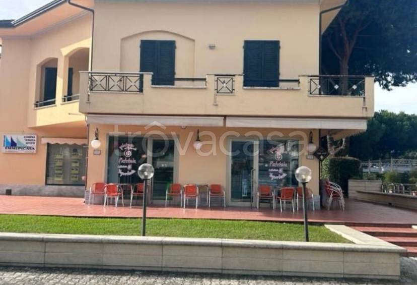 trivano in vendita a Montignoso in zona Cinquale