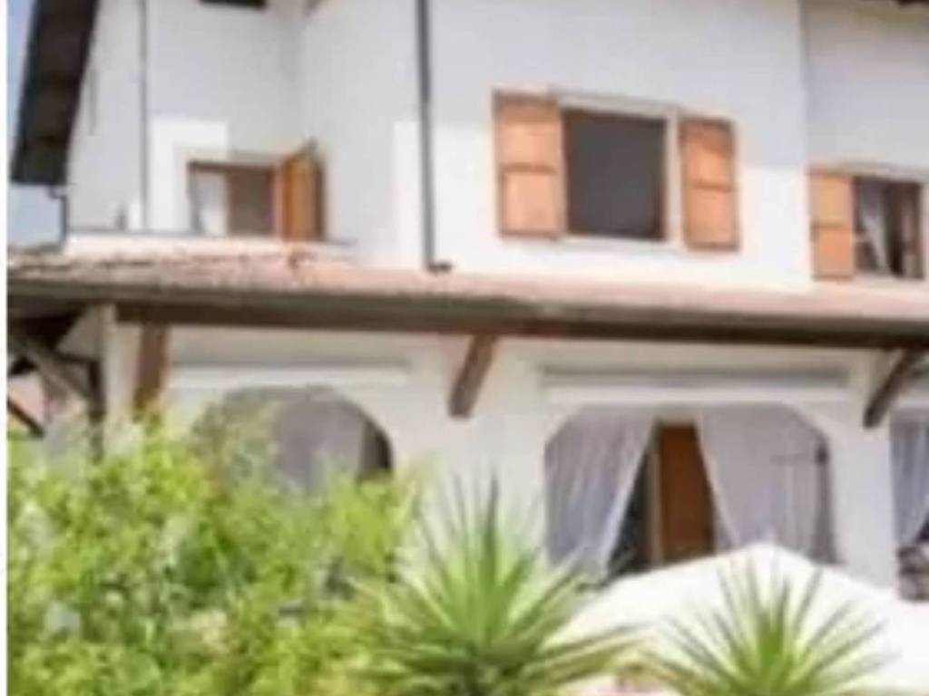 casa indipendente in vendita a Montignoso