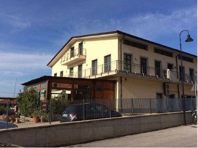 negozio in vendita a Montignoso in zona Renella