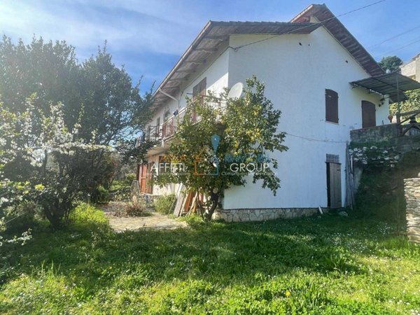 casa indipendente in vendita a Montignoso