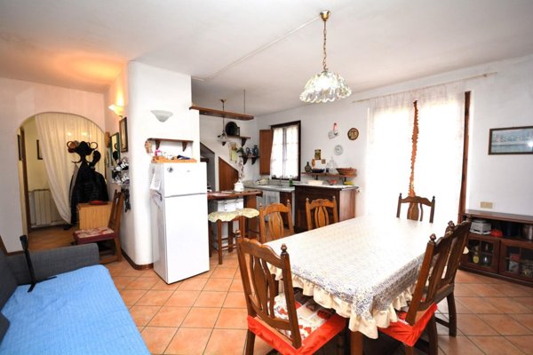 appartamento in vendita a Montignoso in zona Renella