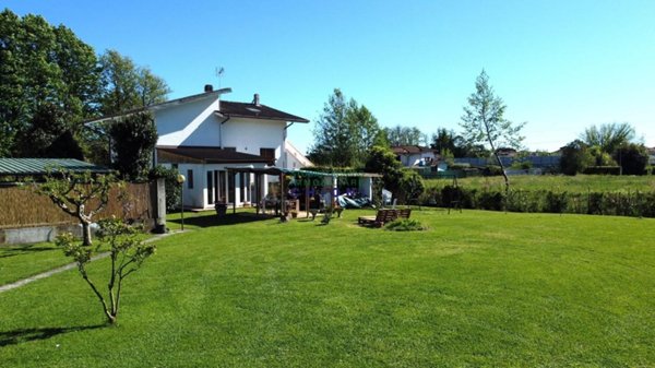 casa indipendente in vendita a Montignoso