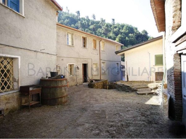 casa indipendente in vendita a Montignoso