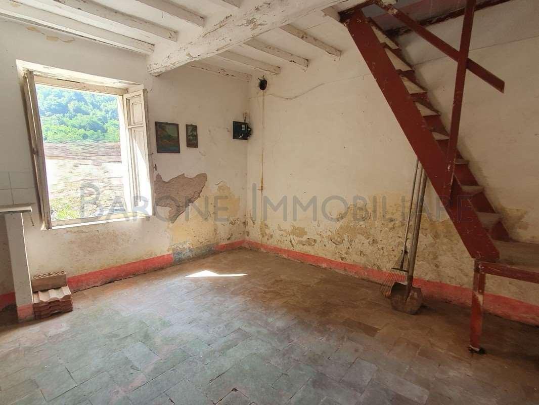 casa indipendente in vendita a Montignoso