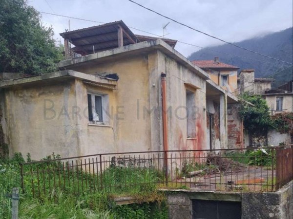 casa indipendente in vendita a Montignoso in zona Sant'Eustachio