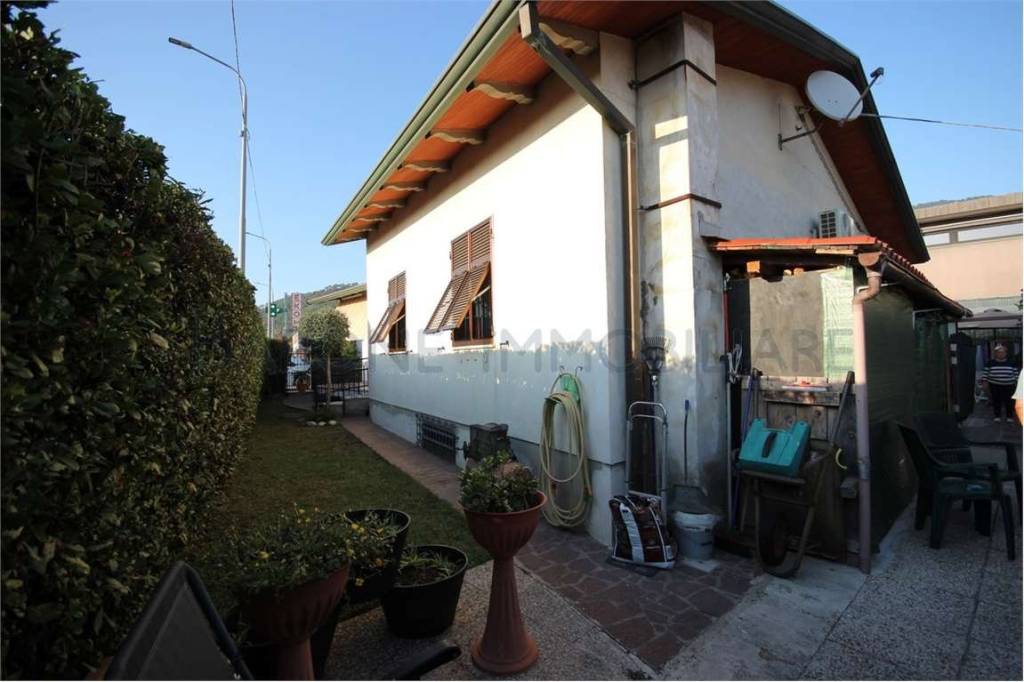 casa indipendente in vendita a Montignoso