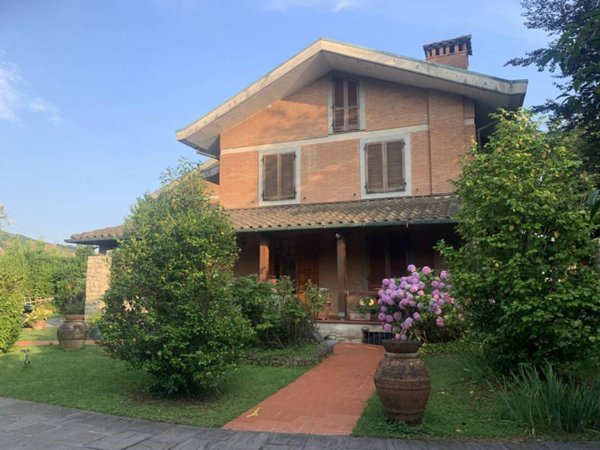 casa indipendente in vendita a Montignoso