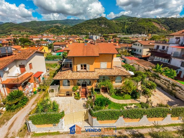 casa indipendente in vendita a Montignoso
