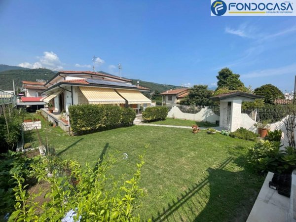 casa indipendente in vendita a Montignoso