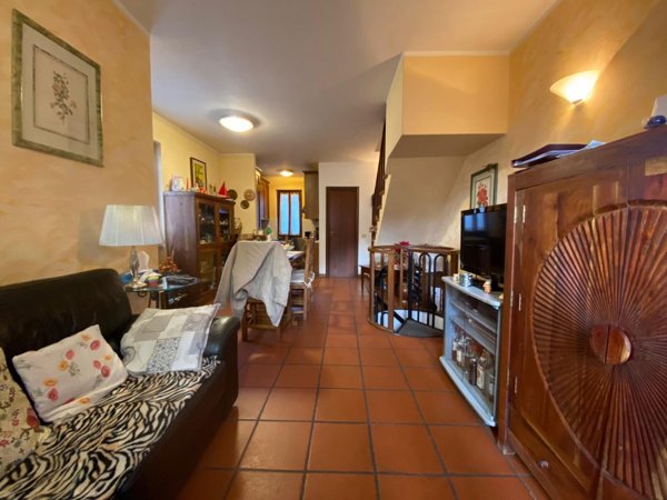 casa indipendente in vendita a Montignoso