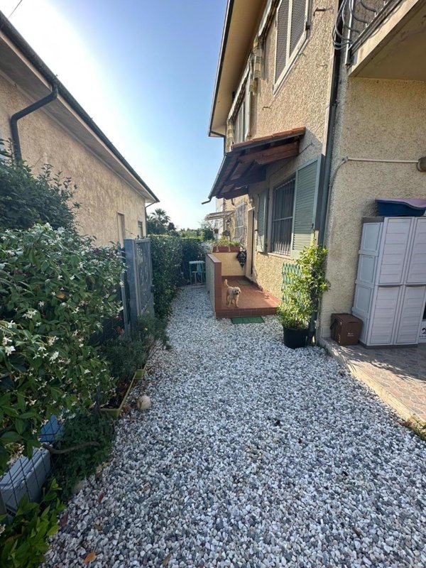 appartamento in vendita a Montignoso in zona Cinquale