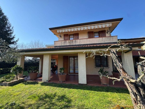 casa indipendente in vendita a Montignoso in zona Debbia