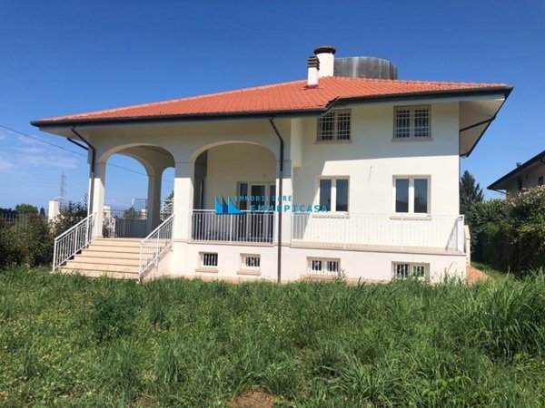 casa indipendente in vendita a Montignoso in zona Cervaiolo