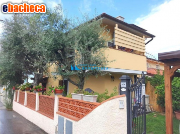 casa indipendente in vendita a Montignoso in zona Cervaiolo