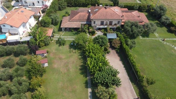 casa indipendente in vendita a Montignoso in zona Renella