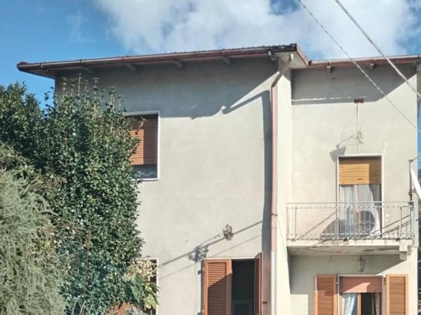 casa indipendente in vendita a Montignoso in zona Capanne