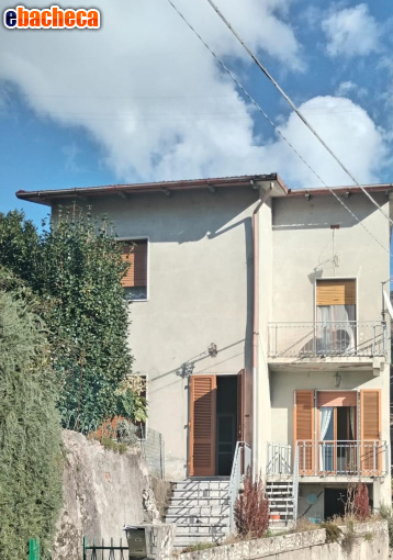 casa indipendente in vendita a Montignoso in zona Capanne