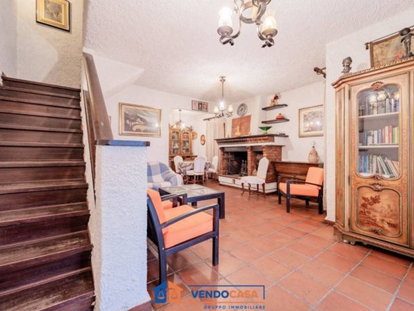 casa indipendente in vendita a Montignoso