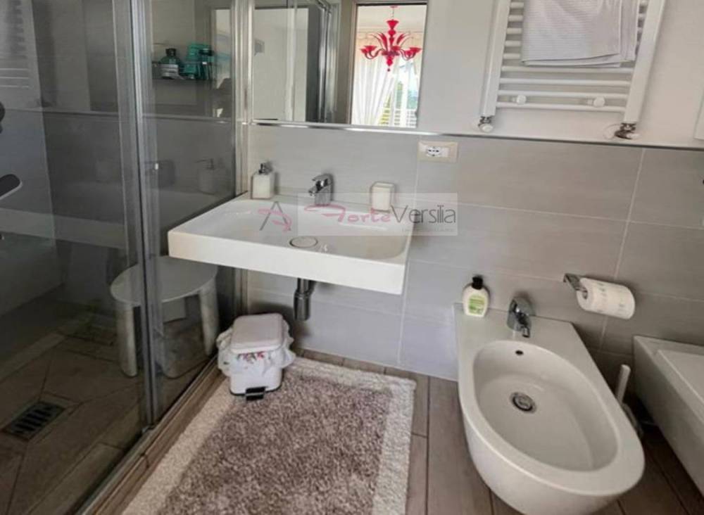 casa indipendente in vendita a Montignoso in zona Cinquale