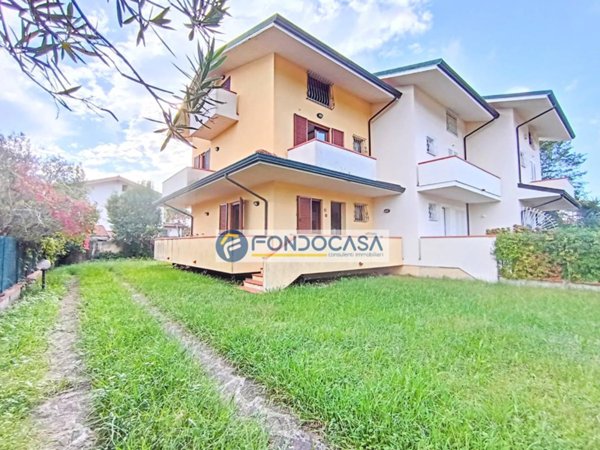 casa indipendente in vendita a Montignoso