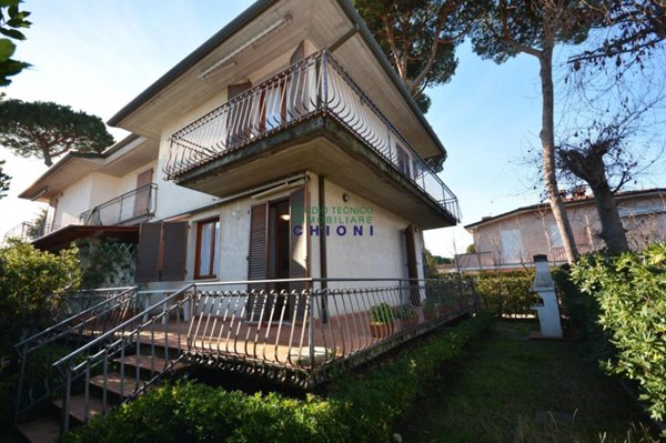 casa indipendente in vendita a Montignoso in zona Cinquale