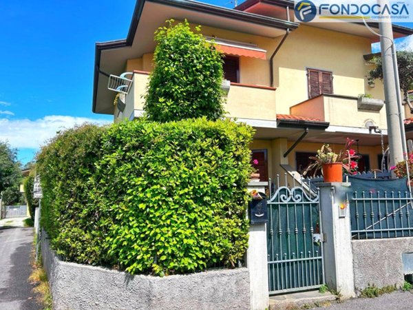 casa indipendente in vendita a Montignoso in zona Cinquale