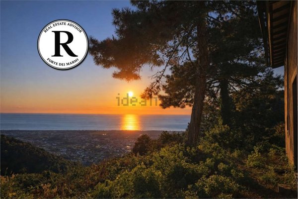 casa indipendente in vendita a Montignoso