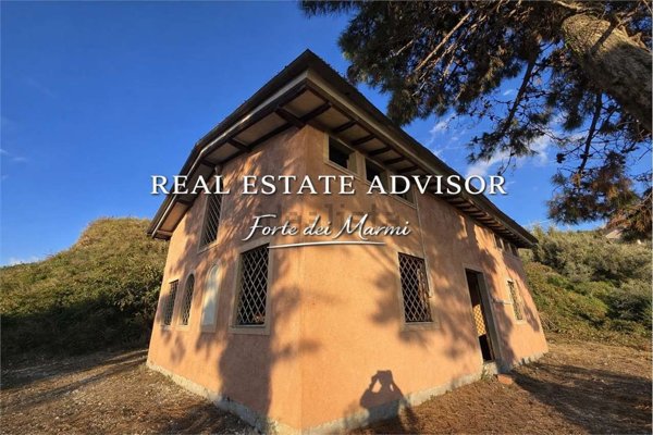 casa indipendente in vendita a Montignoso