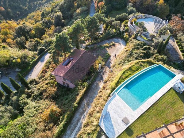 casa indipendente in vendita a Montignoso