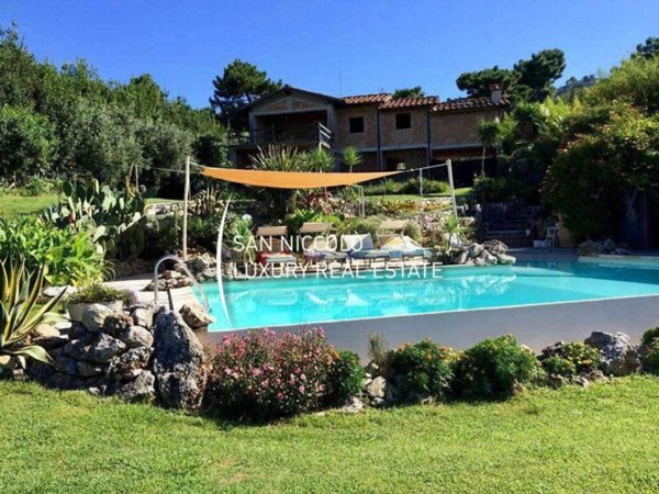 casa indipendente in vendita a Montignoso
